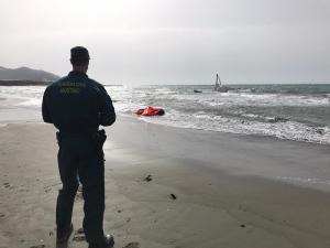 El velero encalló en la Playa de las Azucenas.