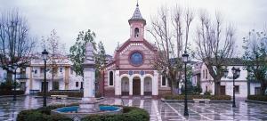 Plaza central de Güevéjar.