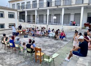 Reunión para informar del nuevo proyecto en el antiguo colegio. 