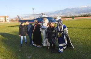 La alcaldesa de Armilla, Loli Cañavate, ha recibido a los Reyes Magos.