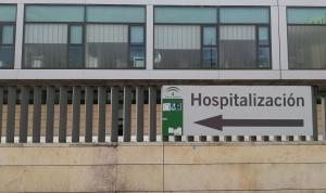 Señal indicativa del área de hospitalizaciones en el Hospital San Cecilio de la capital.