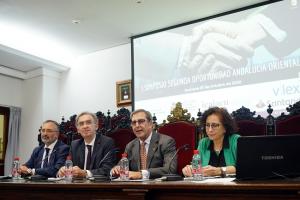 En la foto, de izquierda a derecha: el presidente del Grupo de Derecho Mercantil del ICAGR, José María Serrano; el magistrado del Tribunal Supremo, Ignacio Sancho Gargallo; el decano del ICAGR, Leandro Cabrera; y la presidenta del Grupo de Derecho de Consumo del ICAGR, Mariola Aguilar. 