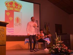 Alfredo Tejada cantó al público presente en la gala de anoche. 
