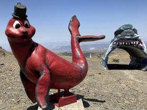 Algunas de las figuras de animales en la zona de pistas de Borreguiles en Sierra Nevada.