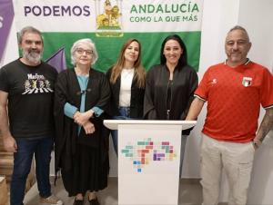 Alejandra Durán y Laura Baena junto a otros responsables del partido. 