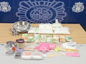 Droga, dinero y otros efectos intervenidos en la operación. 