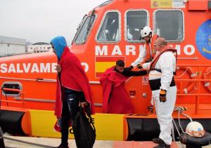 Los inmigrantes, a su llegada al Puerto de Motril.