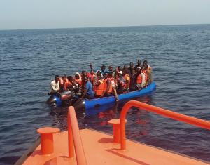 Imagen de una embarcación rescatada por Salvamento Marítimo.