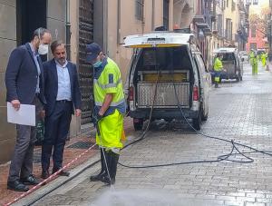 Jacobo Calvo supervisa las tareas de limpieza.
