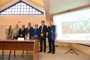 La delegada del Gobierno, junto a organizadores y autoridades.