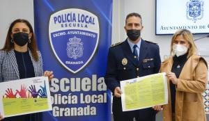 Las concejalas Raquel Ruz y Nuria Gutiérrez con el director de la Escuela de la Policía Local.