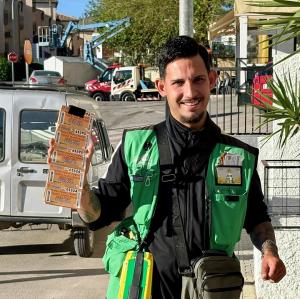 José Manuel Gómez, vendedor que ha repartido el premio. 
