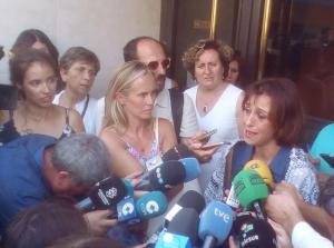 Juana Rivas atiende a los medios el martes tras ser puesta en libertad. 