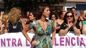Francisca Fuillerat (derecha) junto a Juana Rivas en una concentración en su apoyo.