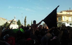 Jura de bandera de Cascamorras en la Rotonda del Ferrocarril de Baza.