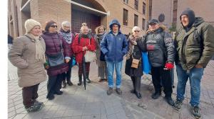 Activistas de La Calle Mata han acudido este martes al comedor social de San Juan de Dios. 