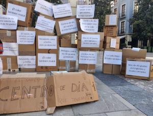Carteles, este viernes, en la Plaza del Carmen.