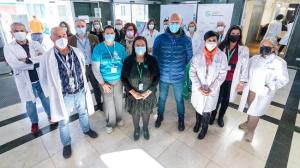 La directora gerente, en el centro, junto a asociaciones y profesionales.