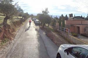 Imagen de archivo de google maps del camino, del que se eliminarán los aparcamientos en el lateral. 