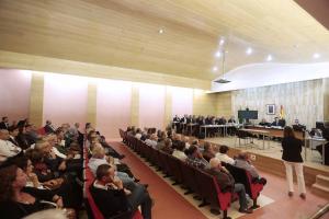 El macrojuicio se celebra en el salón de actos del edificio de La Caleta.