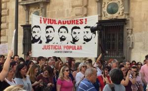 Una de las concentraciones en Granada de apoyo a la víctima de 'la manada'.