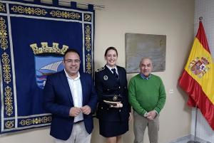 Marina Sánchez flanqueada por el alcalde y el edil de Seguridad. 