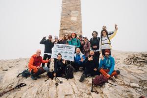 Algunos de los pacientes participantes, en la cumbre de La Maroma.