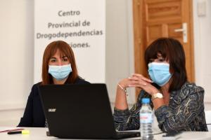 La diputada de Bienestar Social, Olvido de la Rosa, junto a la directora del Servicio de Drogodependencias, Blanca Molina.
