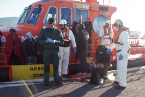 Salvo dos evacuados en helicóptero a Almería, el resto fue trasladado a Motril.