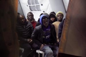 Los migrantes han sido trasladados al Puerto de Motril.