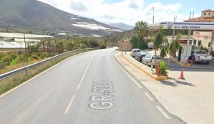 El accidente, con solo un turismo implicado, se produjo a la altura de la gasolinera. 