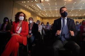 Moreno, junto a la secretaria general de CCOO-Andalucía, en el congreso del sindicato.