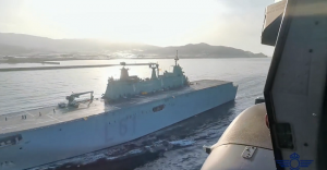 Embarcaciones de la Armada en Motril, en una imagen desde un avión de Defensa.