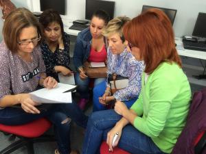Mujeres en una acción de formación en un centro Guadalinfo.