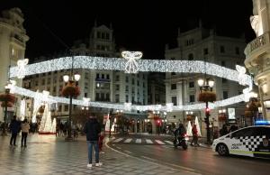 Imagen de Puerta Real, con la iluminación navideña.