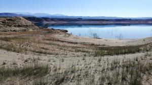 Desolador aspecto del pantano del Negratín, el más grande de la provincia, a solo el 28% de su capacidad.