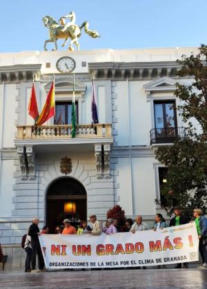 Representantes de la Mesa por el Clima en la Plaza del Carmen. 