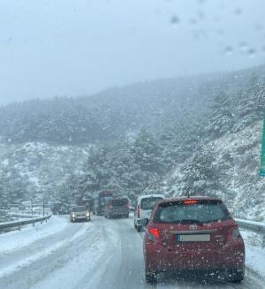 Nevada, esta tarde, en la Carretera de la Seirra.