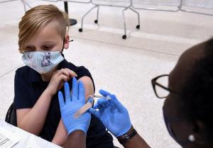 Imagen de un centro de vacunación para niños de 5 a 11 años en Estados Unidos.