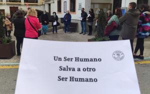 Imagen de la concentración celebrada este viernes por la tarde en Lanjarón.