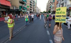 Imagen de la modélica concentración en la calle Palencia.