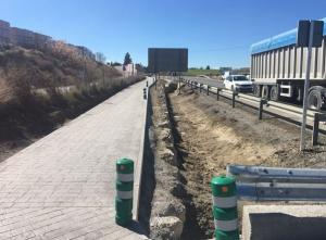 Acceso peatonal junto a la carretera A-385.