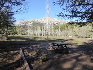 Área de acampada Florencia, donde se pasará la noche, con el Majalijar al fondo.