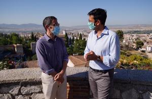 Francisco Cuenca y Miguel Ángel Fernández Madrid, en el Albaicín.