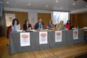 Mesa redonda sobre el Pacto de Estado celebrada este lunes en Granada.