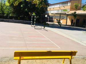 Patio de un colegio de la capital.