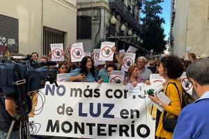 La alcaldesa, Remedios Gámez, ha encabezado la protesta. 