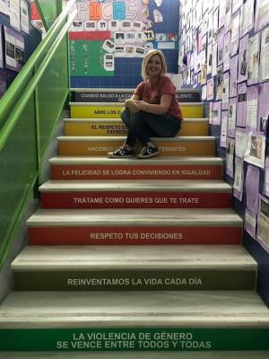 Mensajes en la escalera de uno de los colegios del municipio.