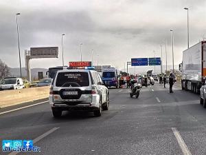 Un conductor dado a la fuga choca contra cuatro vehículos en la GR30.