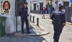 Policías locales en el Albaicín, en una imagen de archivo. 